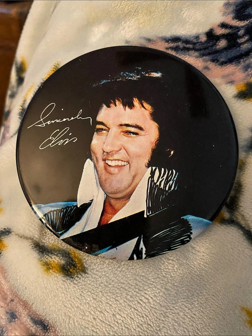 Elvis Presley Portrait Pin in Black & White Like New
